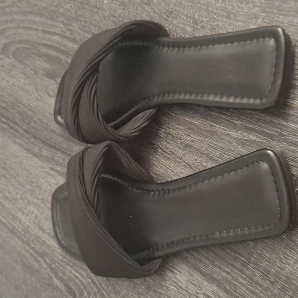 Black Slide On Sandals- W Sz 9 - Picture 5 of 5